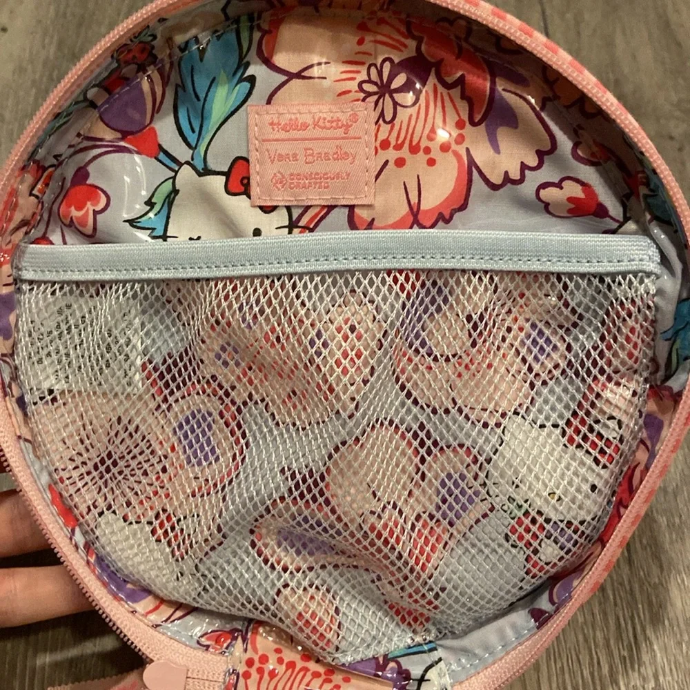 🍓NWT Vera Bradley x Hello Kitty🍓Limited Edition Cosmetic Case